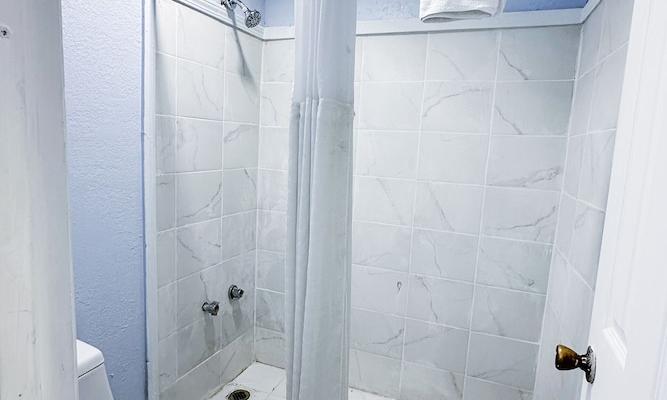 room_0e73d024-e1c5-4d0c-aabd-5be30faf2b6a.jpg