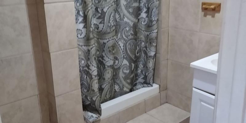 room_9896d8ec-644f-4bd4-9760-e1fb81614b0c.jpg
