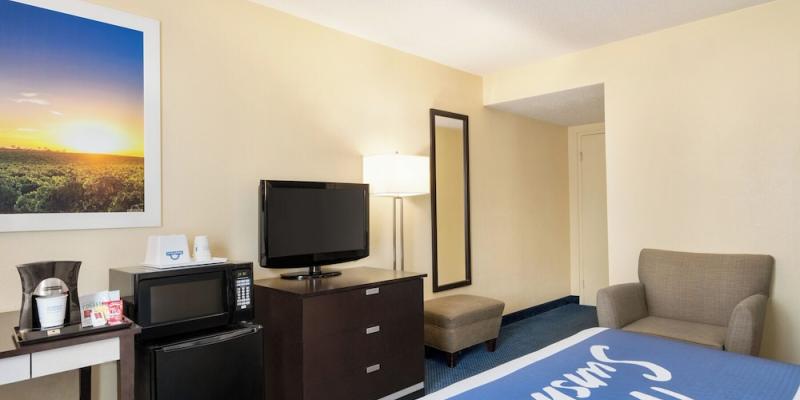 room_0a45d6a9-a129-4e8d-9a06-4e590968166e.jpg