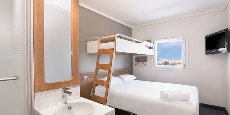 room_b3f35429-e475-4a11-aeae-a5aa05b86940.jpg