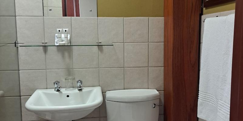 room_049c1b15-e5b0-4ed8-bba0-1640af1fb48c.jpg