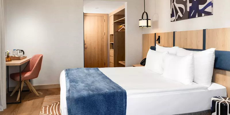 room_be2c1e42-deb3-4e83-be58-3b11b9003871