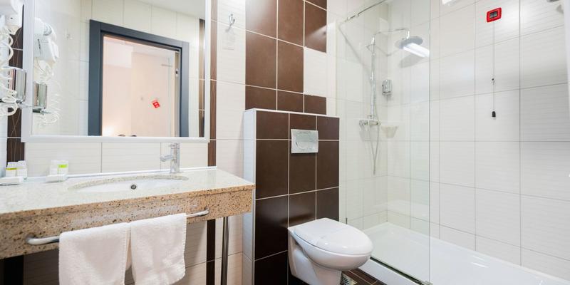 room_90da8d76-3110-42c4-8f97-177dea8cd9e5.jpg