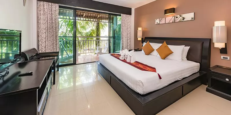 room_b8151eff-4b09-4fbd-9cf1-49264e0b6129