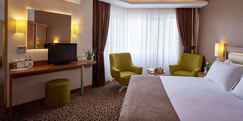 room_c438d018-4dba-48c8-9649-ddf62119d043