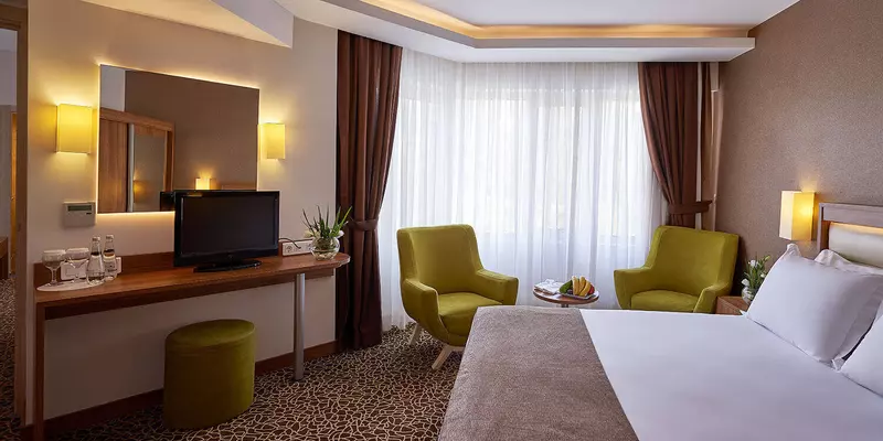 room_c438d018-4dba-48c8-9649-ddf62119d043