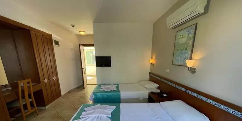 room_24b2eb22-9403-4d51-a7ef-cd7c086aaa42