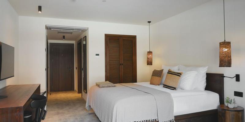 room_ecf5bffe-83c0-43d5-900c-9a8c3f77dcfe