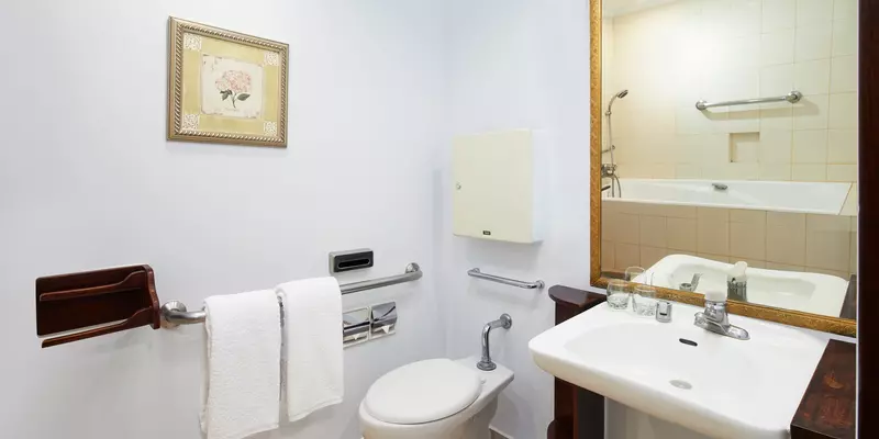 room_008e2ce8-9da5-4d29-8283-5483feb0d806.jpg