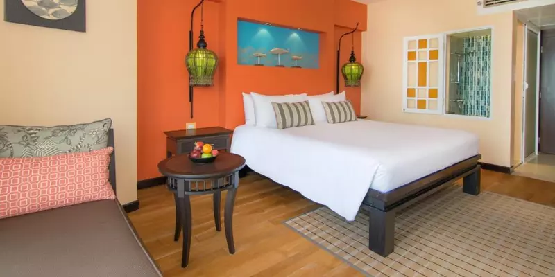 room_aa1c950f-14c8-4b81-9f87-a9934d61caf0