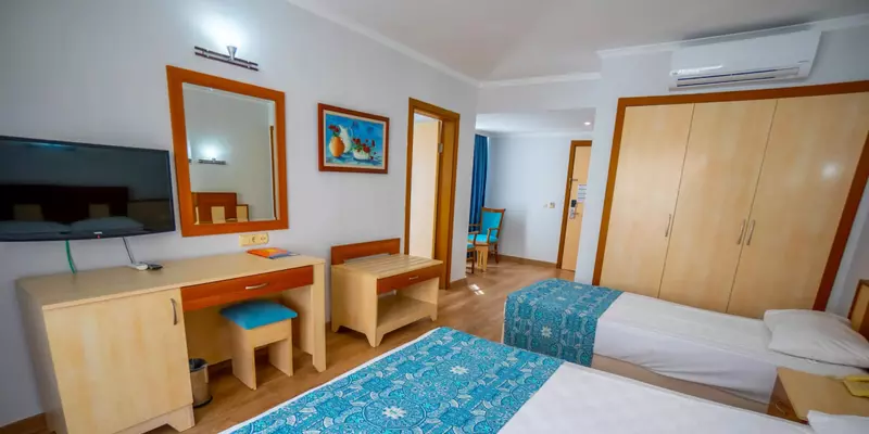 room_629bcf4a-d5e1-4844-beda-948a9c72b2c4