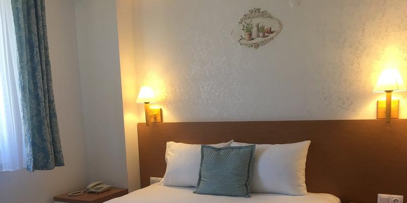 room_247bed9b-d70d-400e-8a3a-1a3ca3c7fbf9