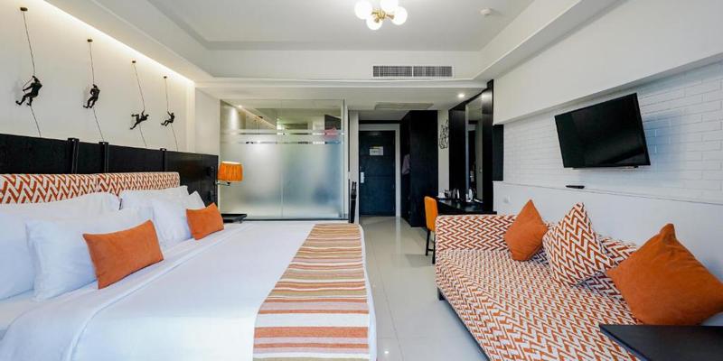 room_fca5aca2-f6b7-4473-8c72-92d2657203dc