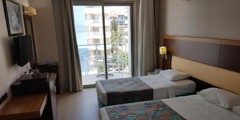 room_c6f49dbd-a28c-475c-a97d-ebeb54436c65