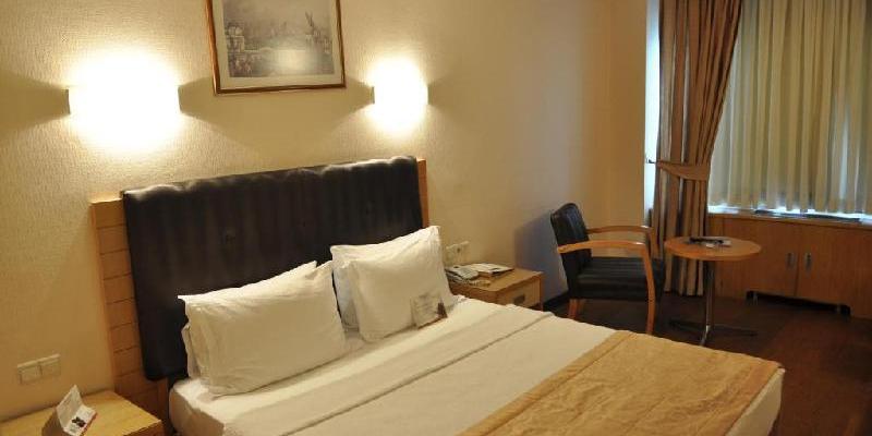 room_1d473f37-b636-4e2d-973b-07a96b77f908.jpg
