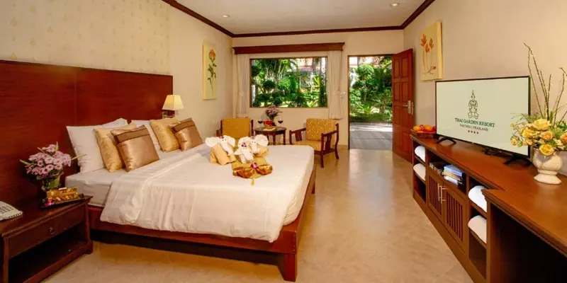 room_02e7bd16-bfb6-4c4b-8858-614289f0a645.jpg