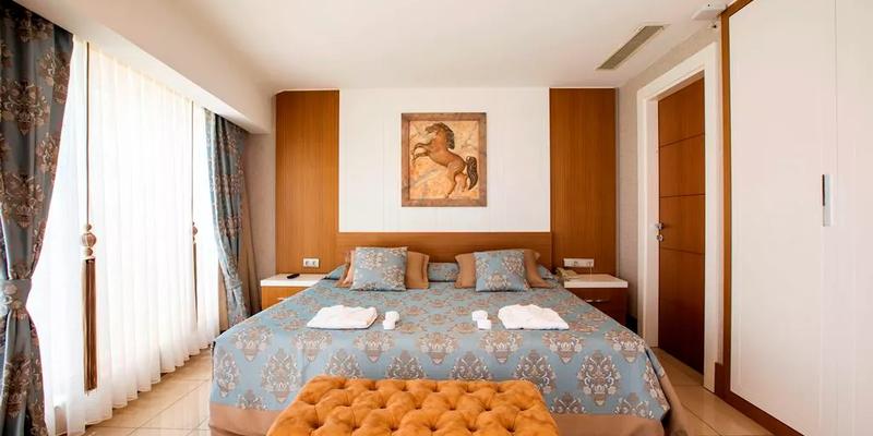room_eedadad7-5dd1-497b-b2b8-bc0d1b34d246