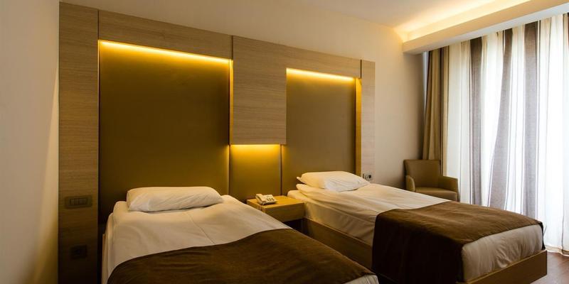 room_03322816-3b30-4e3e-a580-44fe1fc17b07
