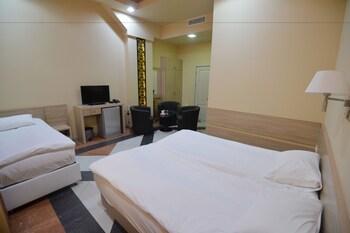 room_6ecc0cc2-4277-464d-8f9e-e4245dd252e4.jpg
