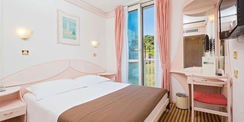 room_596af6ae-21cb-4bcd-882f-1b74e9bf6c00.jpg