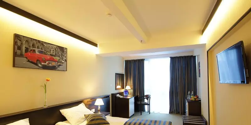 room_21f939aa-c1a3-4580-8dfd-9964a06ef3ca.jpg