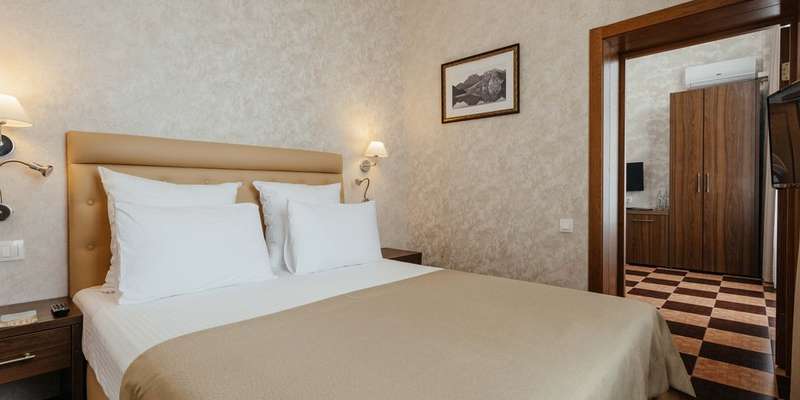 room_3632de9e-b15e-4078-a80d-cf2839d0dcfa