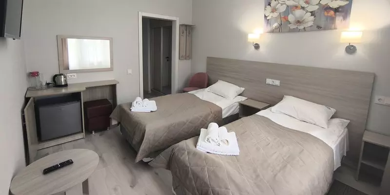 room_c6dc7716-04dd-4ff2-a9c2-4f95a7b8b69e.jpg
