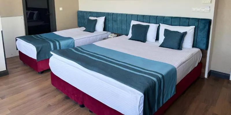 room_09233e47-4bca-445b-baf4-31c817293642