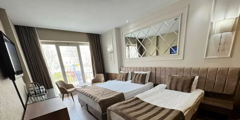 room_b39aa9c9-9ba5-4d2a-b114-ea62d914bab6