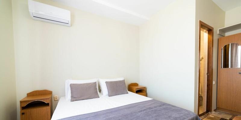 room_e2c2d355-661a-40e8-a1b8-8e2d27fd43a8.jpg