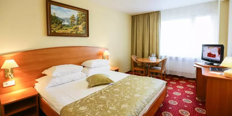 room_bcfa4050-2d3a-4b4e-bc32-4ad79d448d1c