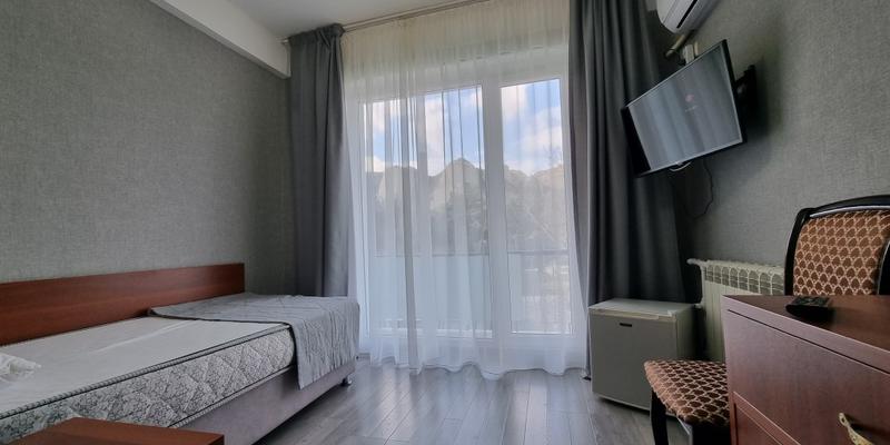 room_8fe6ed4b-8ae9-464b-b5c2-4adac0c4d9e1