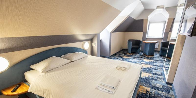 room_ea7c3952-6216-4a59-9275-242910816dc9.jpg