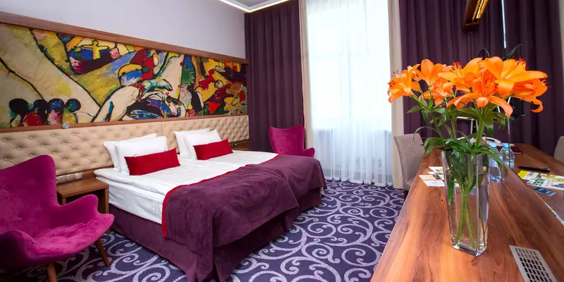 room_41d285bf-9f84-41dd-9ae5-fe0144207973