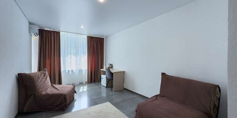 room_51a8cae1-aa5c-4770-8059-f52d6dd16f4a