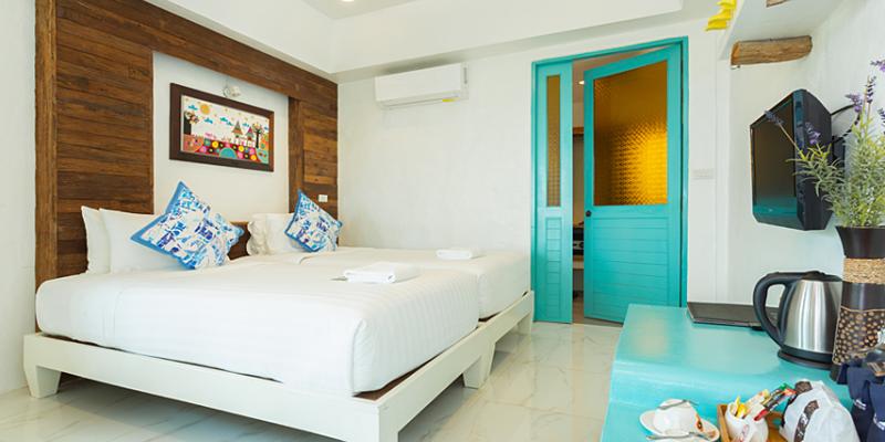 room_ed5a95c8-8151-42fb-a8ce-c2a3d427b18a
