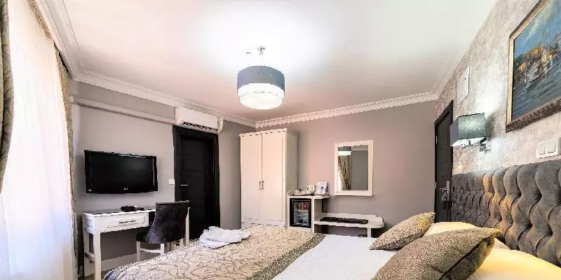 room_2e9edbed-cc5d-4c0d-a770-1d993c81c28d.jpg