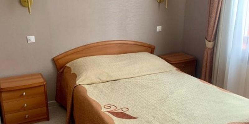 room_2e841c68-4d8d-43ab-bdf6-516a8f920d1d.jpg