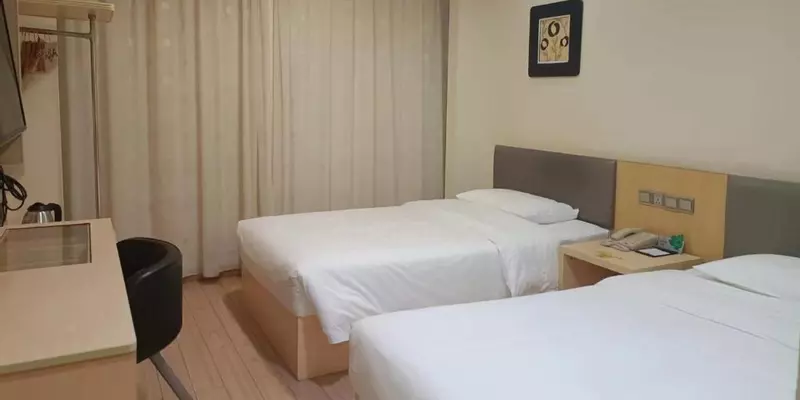 room_bf898443-9a6c-4b7f-a6a1-e2b3339e08c4