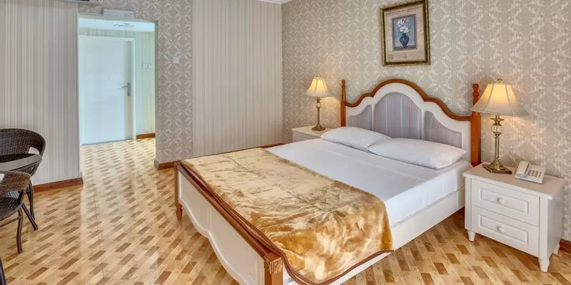 room_03d81a7f-3505-43de-9819-fa0fc99dc10e