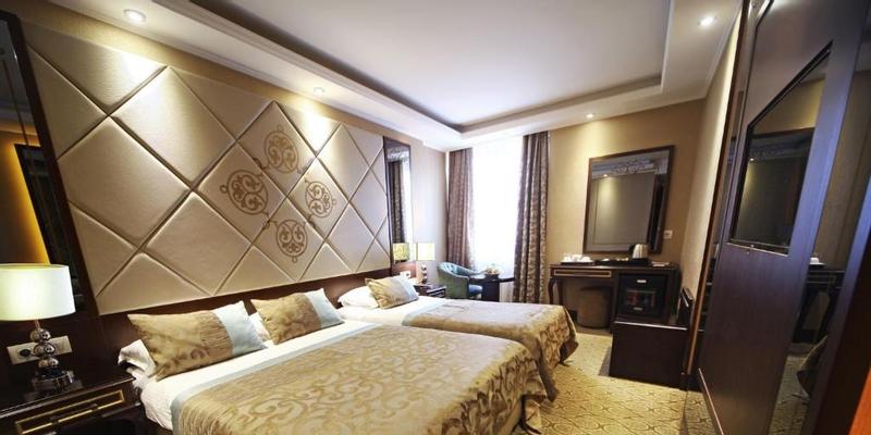 room_a859a46b-fa03-4426-9815-036548322401