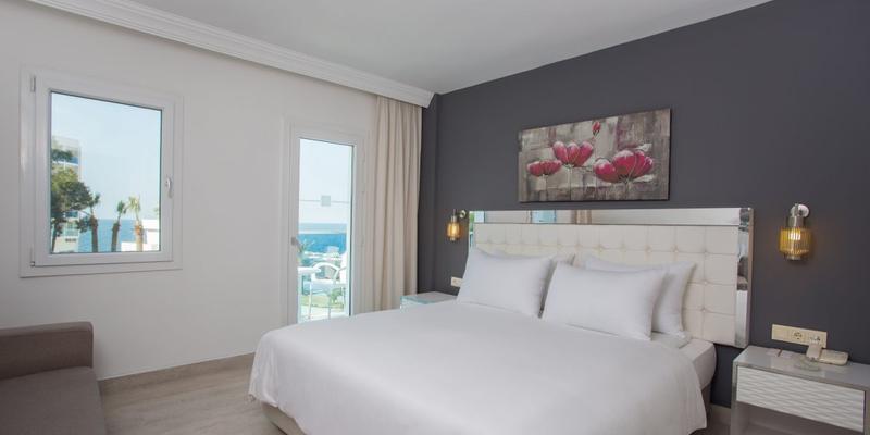 room_8c2286c3-b63e-4fc3-bdc1-eddd985e24ea