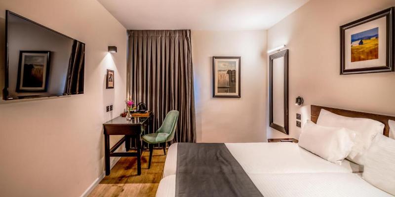 room_e35f9f04-0f08-4c6d-8ea5-2f85d41a5516.jpg