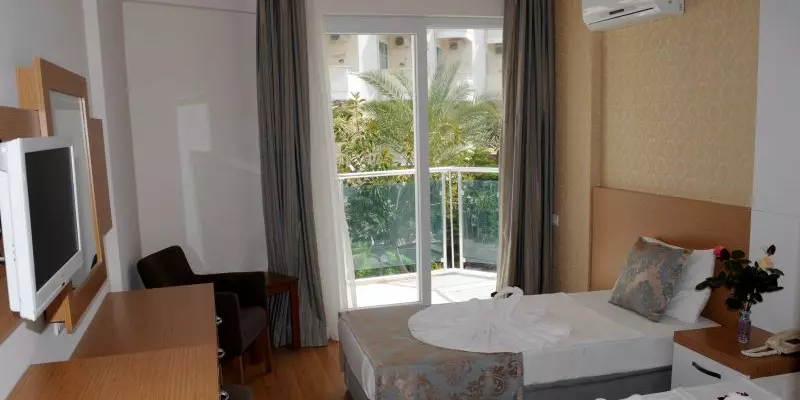 room_ef6219a5-ca27-49a3-a0ab-0e44162e3235