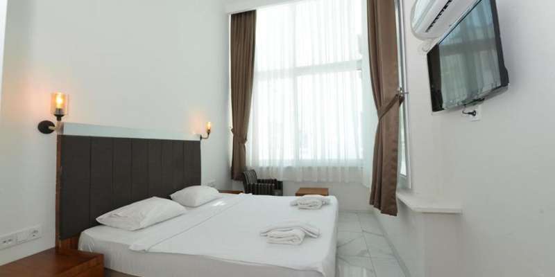 room_5e91ef6e-c2bf-4d4c-a30b-13e3aeb09f1e