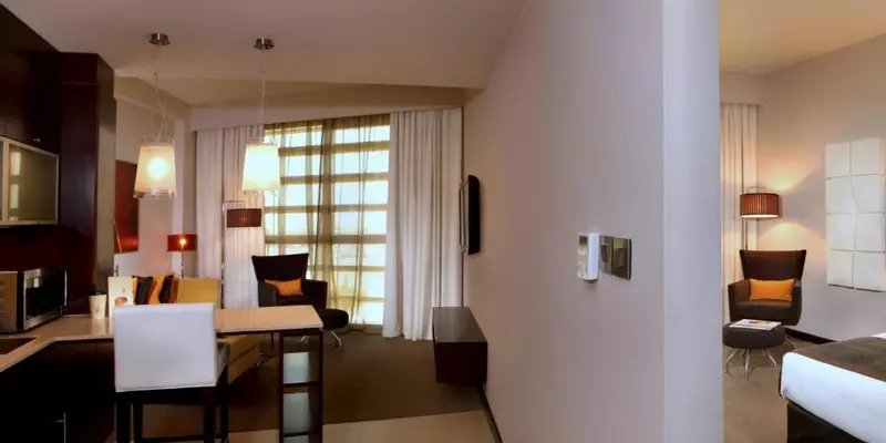room_e9bbbb51-26d7-499b-a5bb-ab0e87c0d0ec.jpg