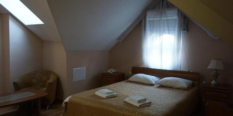 room_2abbc9e3-a1e8-4e5d-93d9-a8bd883d0d24.jpg