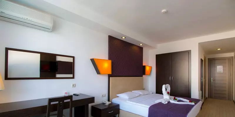 room_46aba44c-2f60-4ef3-a75e-95ddc9b79976