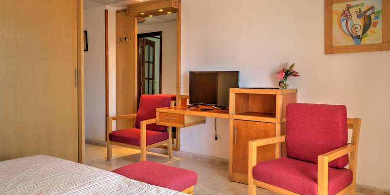 room_830d5ba9-3d9b-4f33-aaa6-1f03bf269b2c.jpg