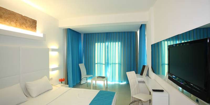 room_0d81cf70-bb7f-4ddb-b10e-04f6b558b442